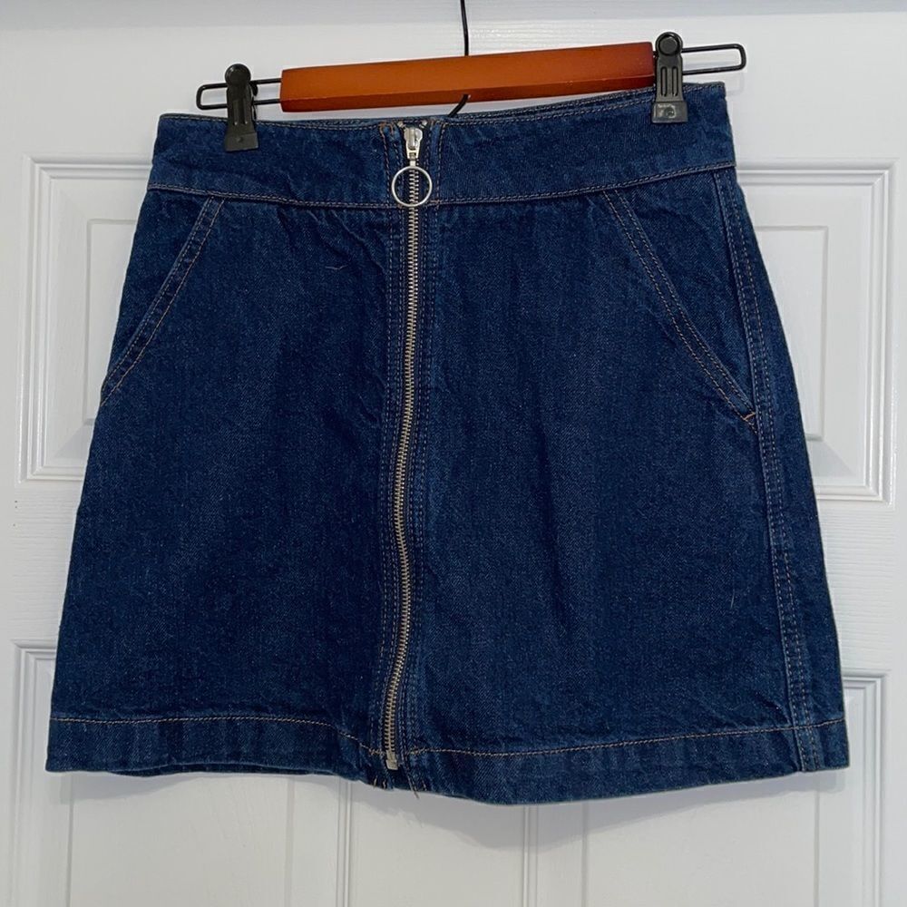 ✨Topshop Moto Dark Wash Front Zip Denim Mini Skirt